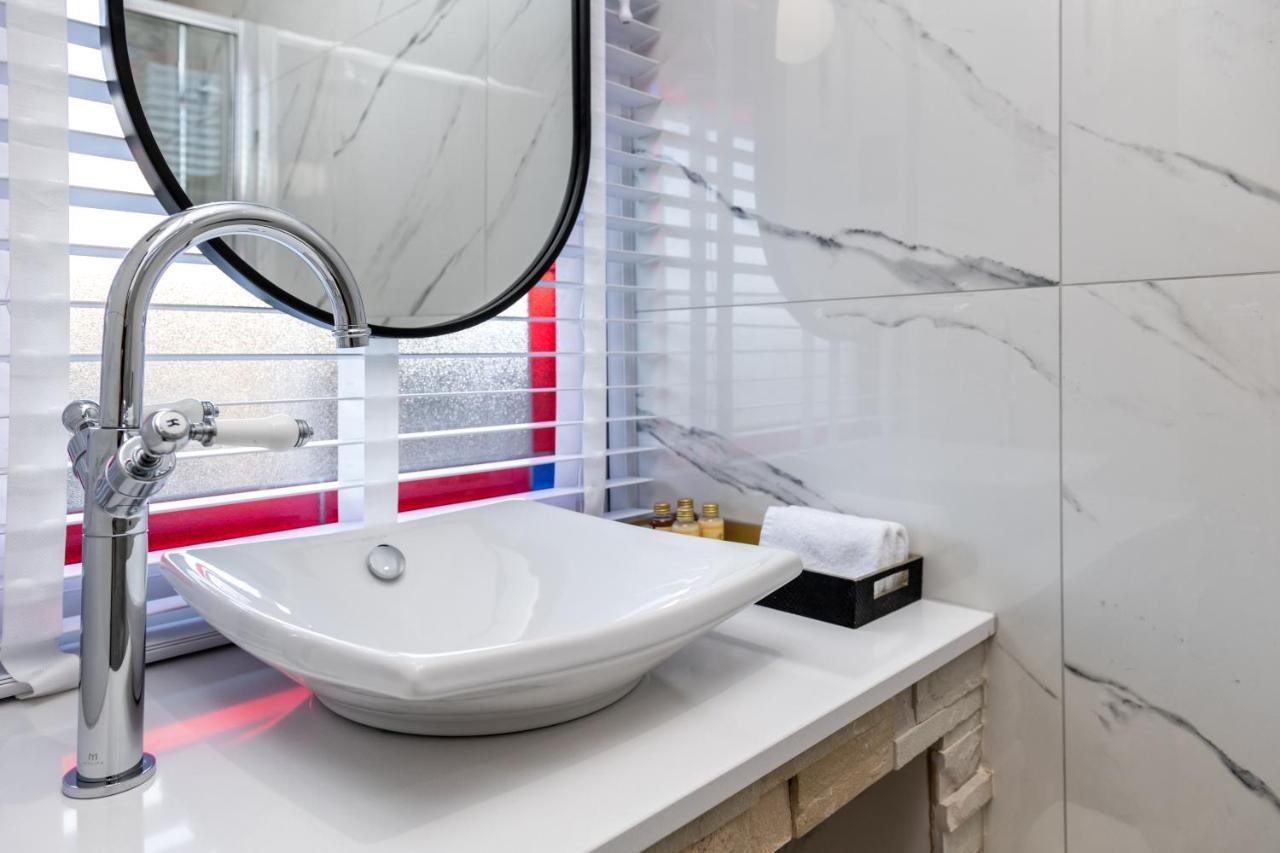 Pamper Yourself In Our Double Sized Copper Tub -2 Bedroom Villa Inverness Exterior foto